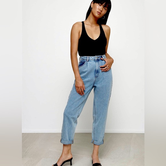 Dynamite Denim - Dynamite Gigi Mom Jeans. Size 28. Excellent condition.